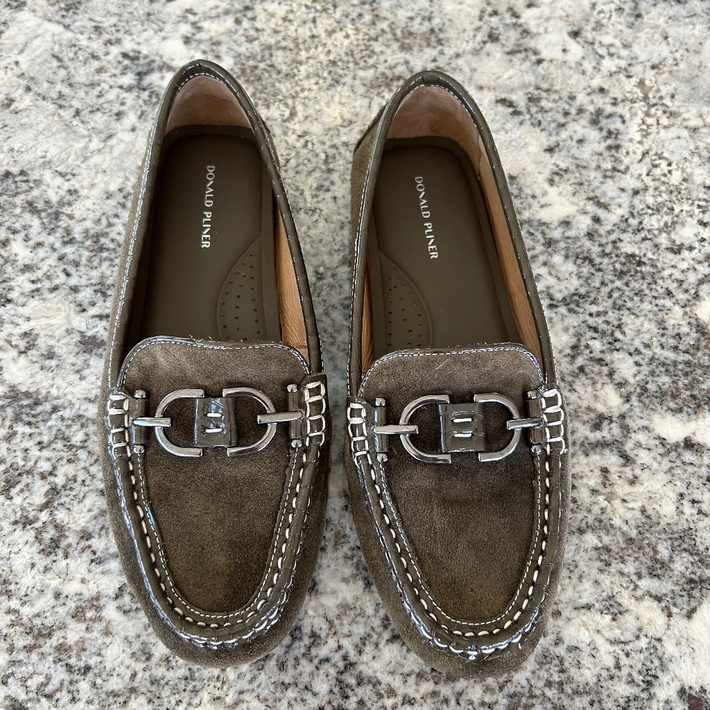 Donald Pliner olive drivers